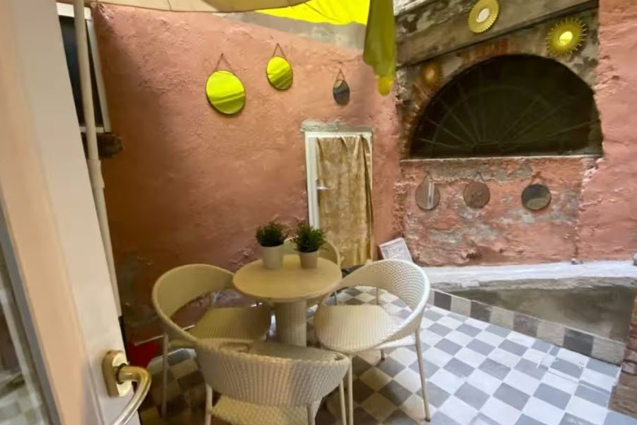 VERY CENTRAL VENICE FLAT 2 COVER